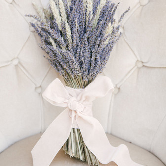 lavender-wedding-ideas-lavender-bouquet