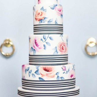 Wedding-Cakes-with-Flowers-5ive-15ifteen-Photo-Company-cake-Bobbette-and-Belle